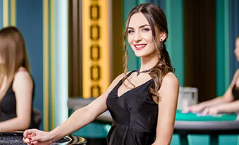 Các game thủ chuyên nghiệp đang thi đấu tại một giải đấu eSports lớn